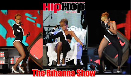 Rihanna Kicks Off Superbowl Weekend With A Steamy Performance