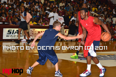Photo of the Day: Justin Bieber Plays Aggressive Defense Against Basketball Star and Wins Charity Game!!