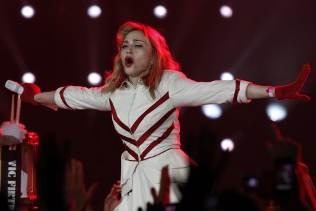 Madonna Booed In New Orleans After Saying “Vote For @BarackObama”