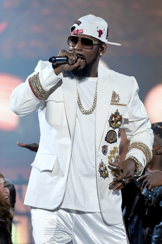 LAS VEGAS, NV - NOVEMBER 06: Recording artist R. Kelly performs onstage during the 2015 Soul Train Music Awards at the Orleans Arena on November 6, 2015 in Las Vegas, Nevada. (Photo by Ethan Miller/BET/Getty Images for BET)